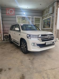 تۆیۆتا لاند کروزەر